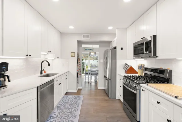 $2,800 | 7393 Colton Lane, Manassas, VA 20109