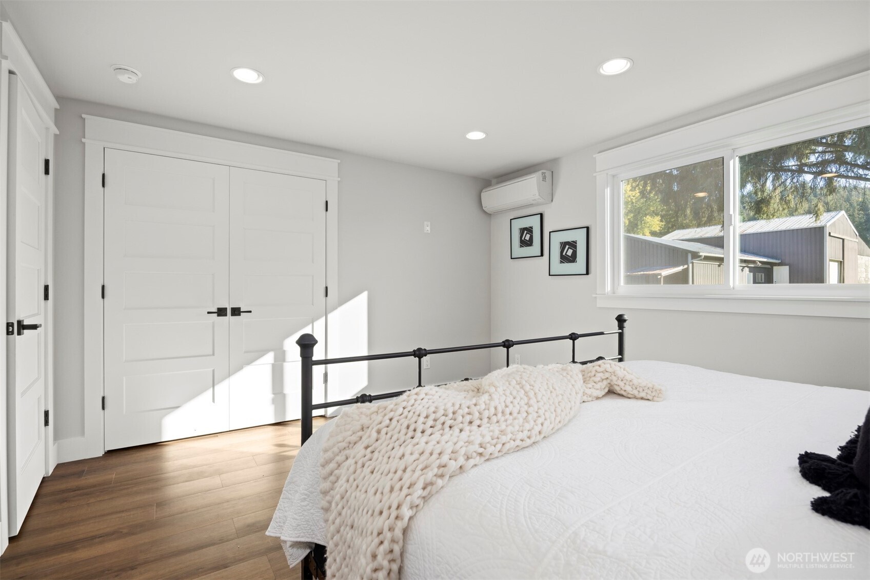 3505 East Smith Road Bellingham, WA 98226 - Photo 20 of 40 a bedroom with a large bed and a window