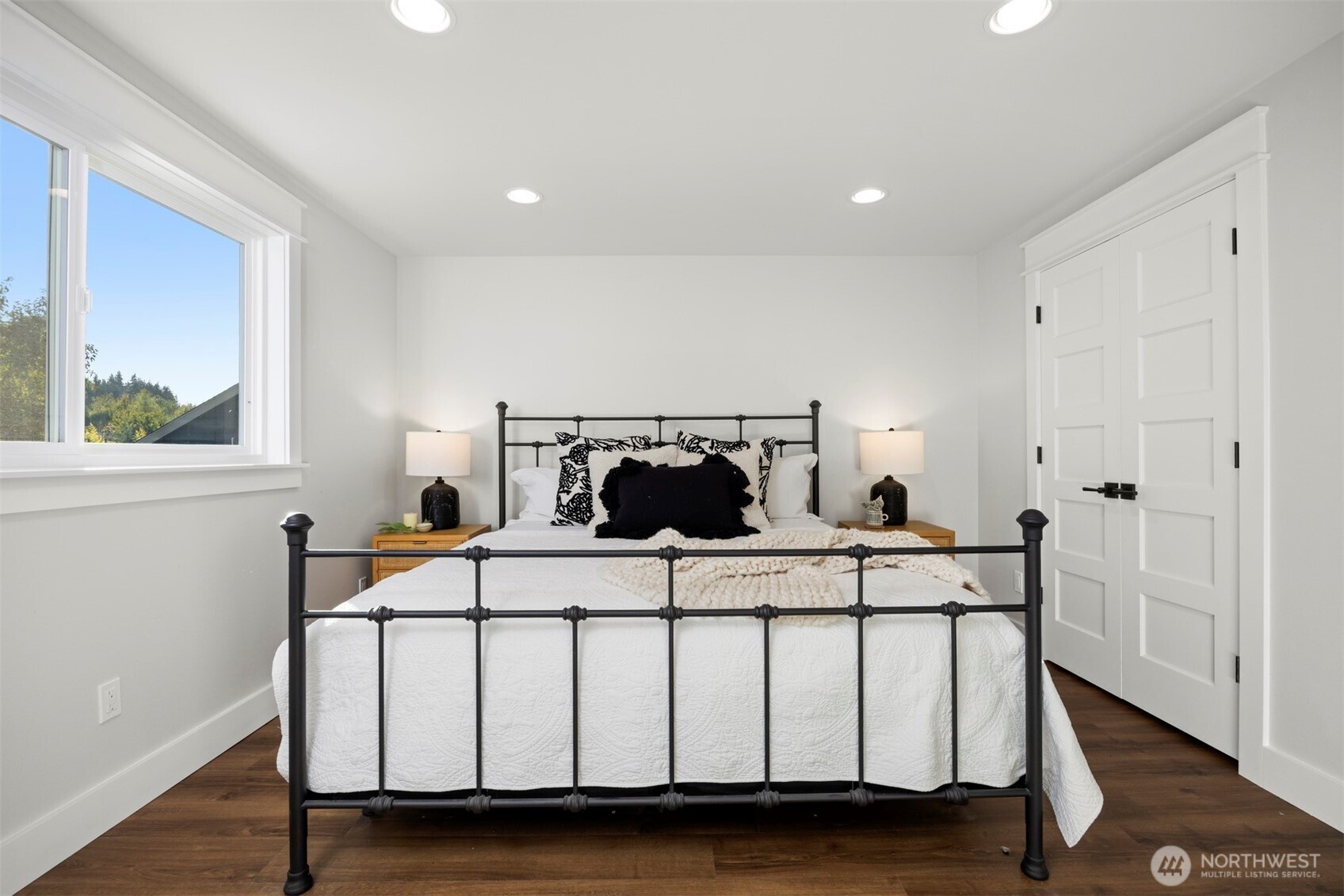 3505 East Smith Road Bellingham, WA 98226 - Photo 21 of 40 a bedroom with a bed and a table