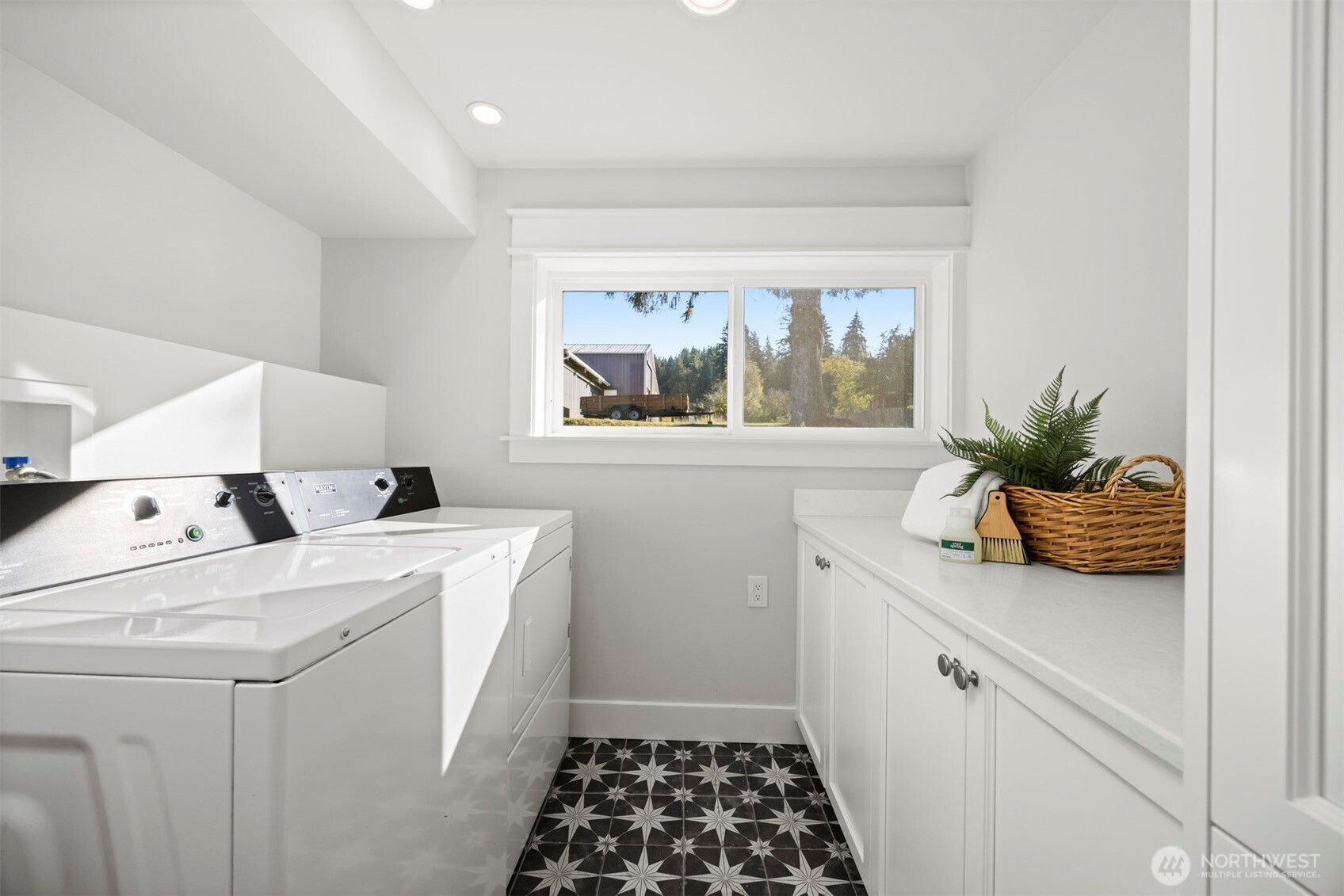 3505 East Smith Road Bellingham, WA 98226 - Photo 28 of 40 a utility room with dryer and washer