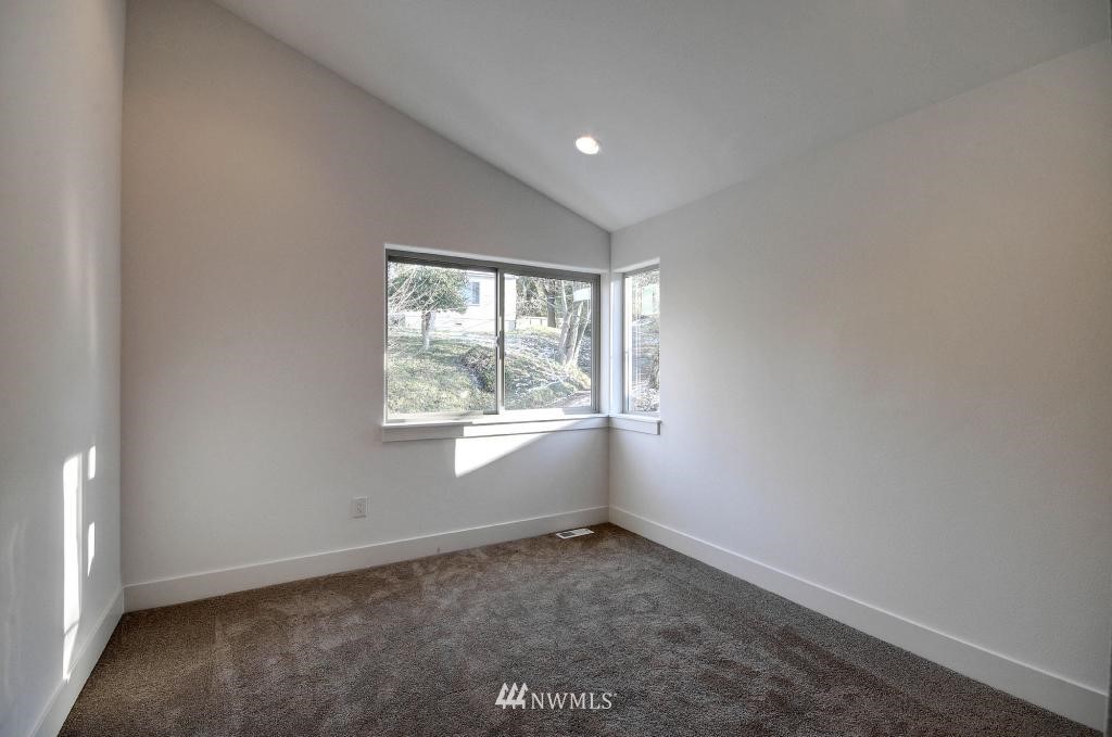 4757 23rd Avenue Southwest Seattle, WA 98106 - Photo 17 of 25