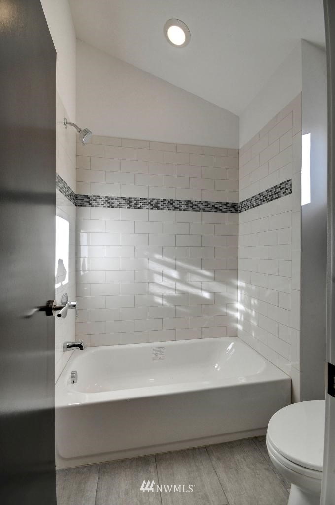 4757 23rd Avenue Southwest Seattle, WA 98106 - Photo 19 of 25