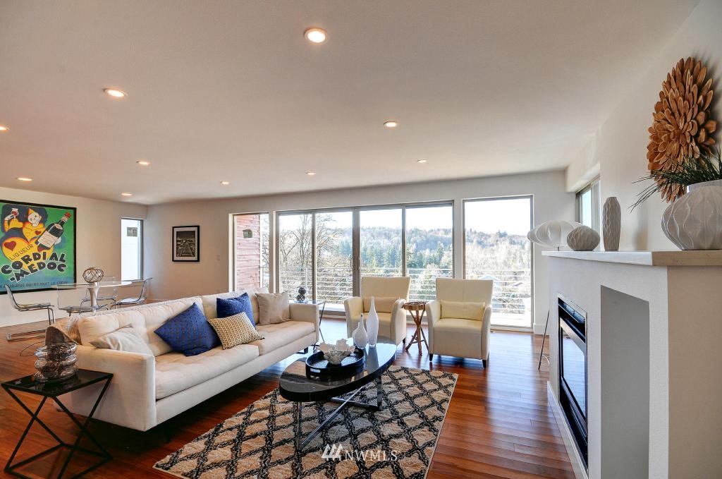 4757 23rd Avenue Southwest Seattle, WA 98106 - Photo 4 of 25