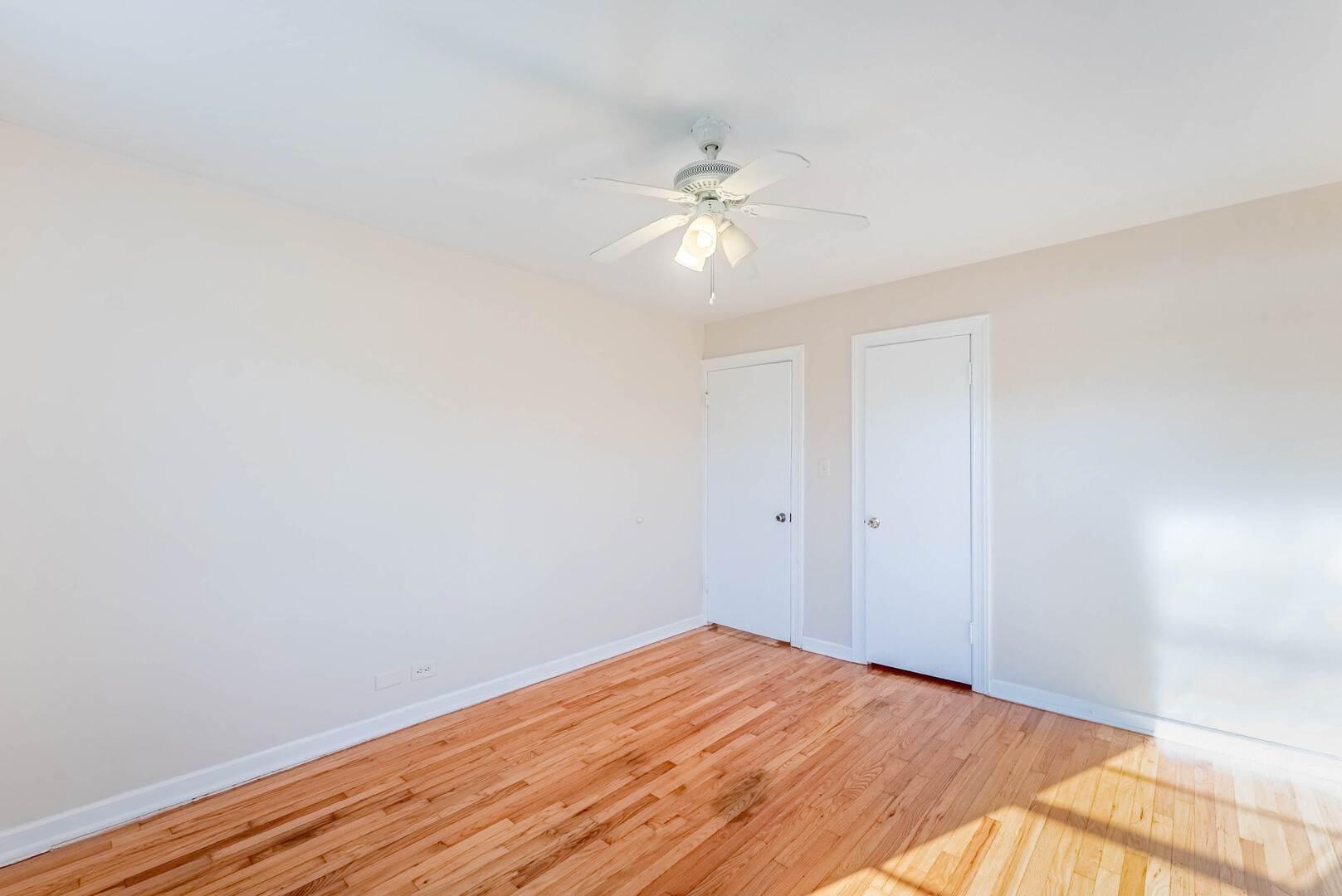 16154 Honore Avenue Markham, IL 60428 - Photo 19 of 32 a view of empty room with wooden floor