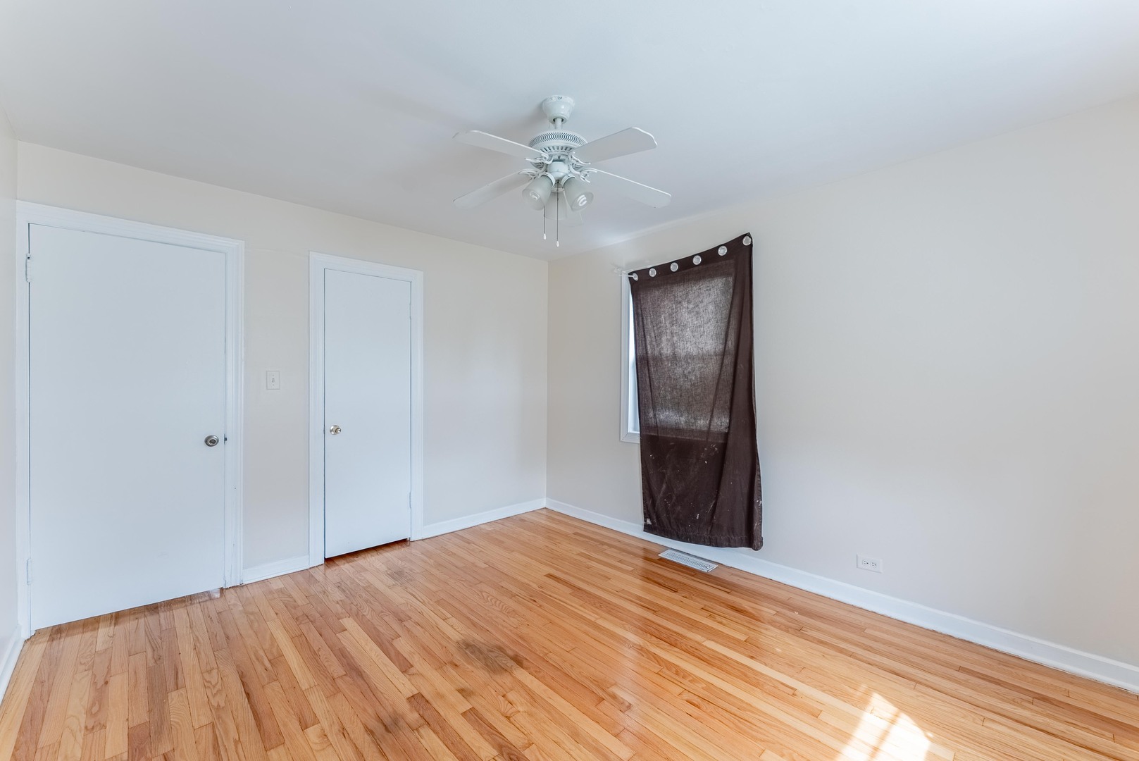 16154 Honore Avenue Markham, IL 60428 - Photo 24 of 32 a view of a room with wooden floor and ceiling fan