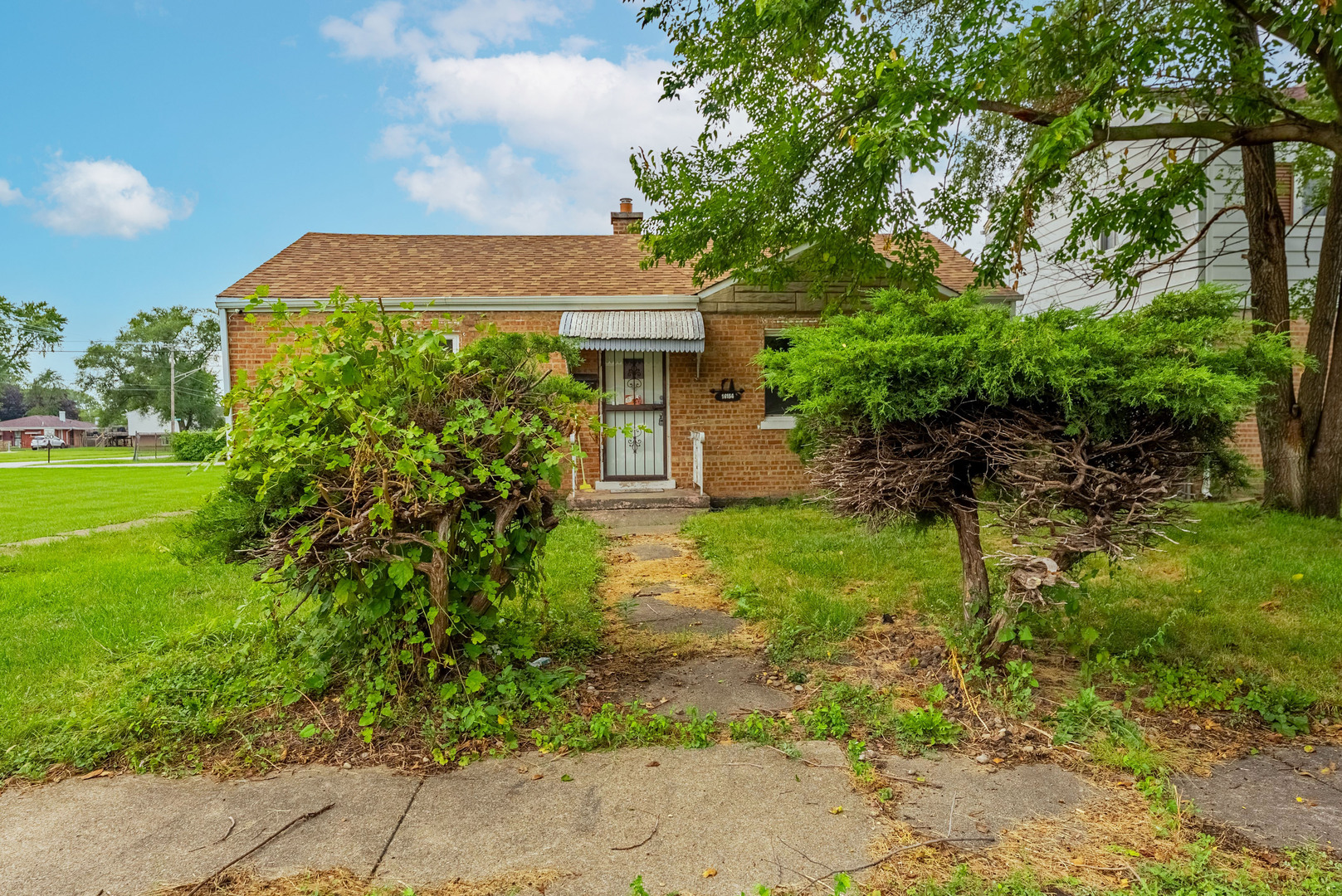 16154 Honore Avenue Markham, IL 60428 - Photo 5 of 32 a front view of a house with a yard