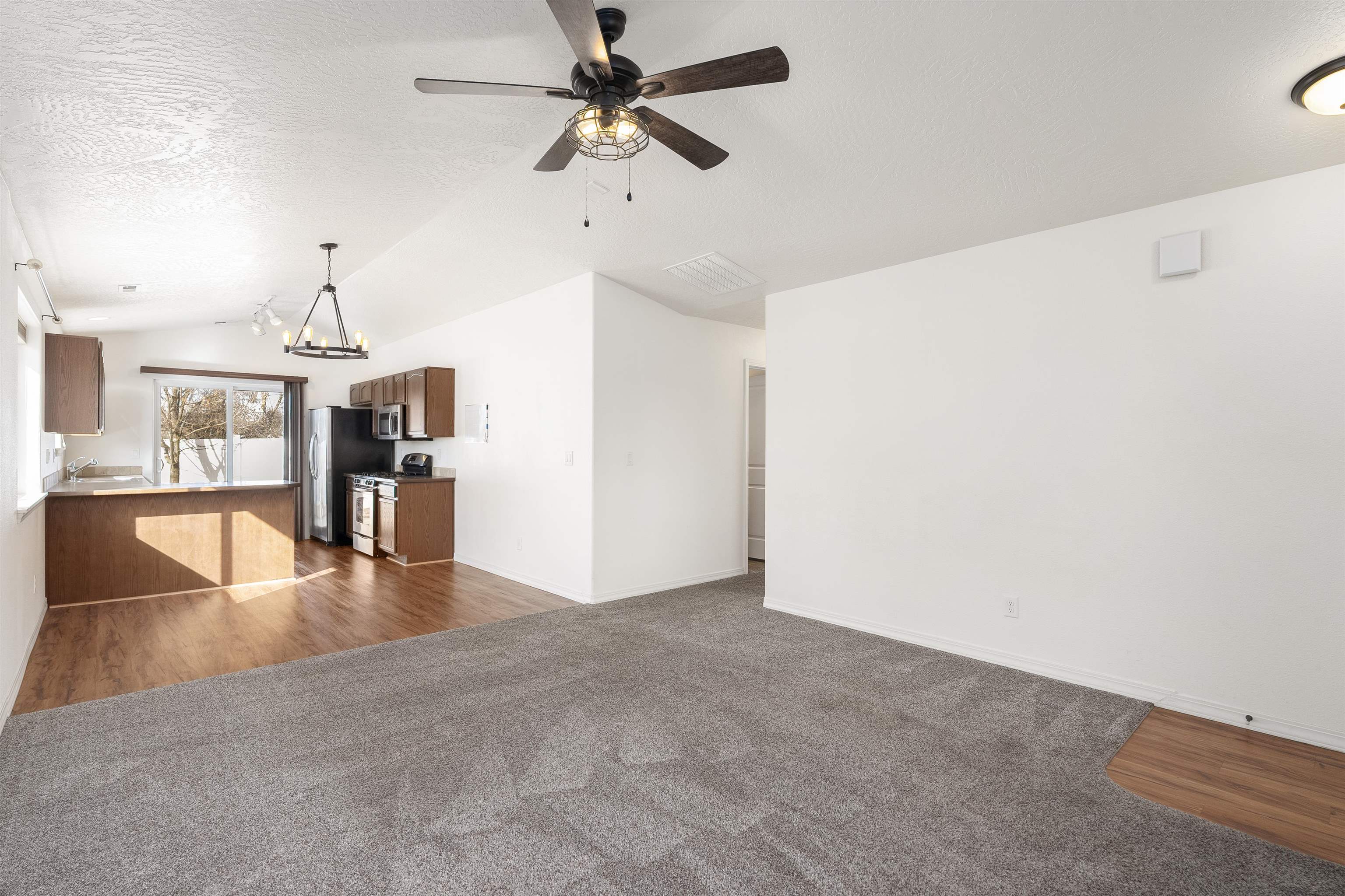 4404 South Carnation Road Spokane, WA 99224 - Photo 3 of 23