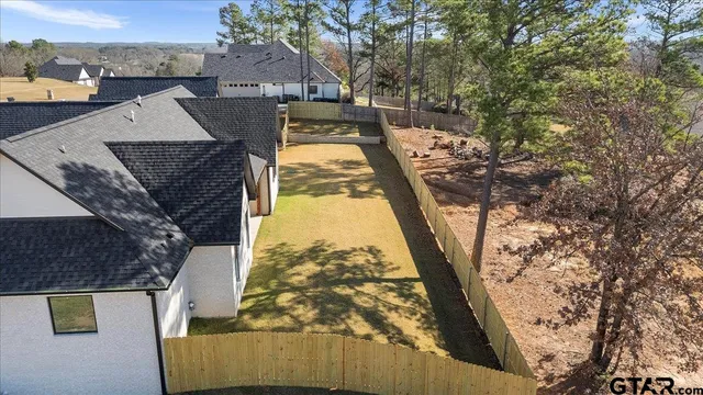 a view of a yard in front of the house