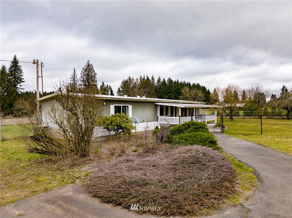 484 West Avery Road Winlock, WA 98596 - Photo 3 of 39 a house view with a garden space
