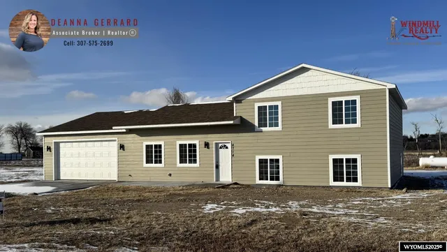 $395,000 | 4714 Latigo Lp Road, Torrington, WY 82240