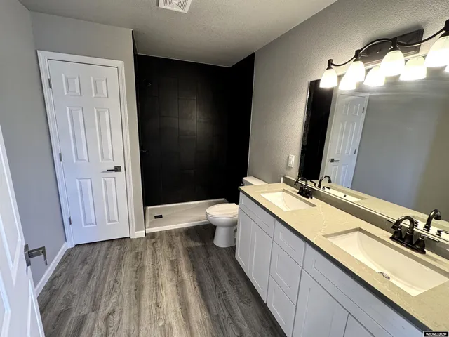 $395,000 | 4714 Latigo Lp Road, Torrington, WY 82240