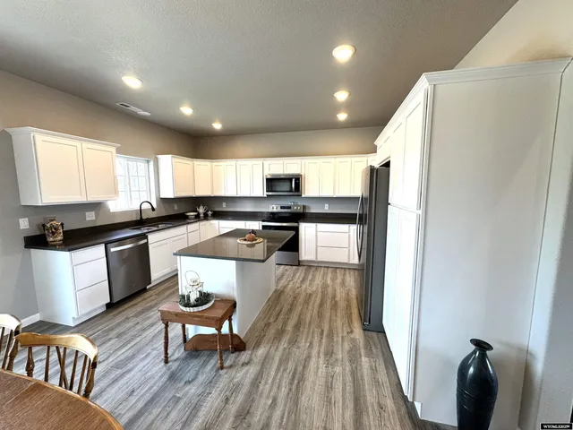 $395,000 | 4714 Latigo Lp Road, Torrington, WY 82240