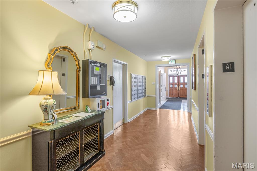 900 South Hanley Road, Unit 11B Clayton, MO 63105 - Photo 21 of 31 Gallery Image 21