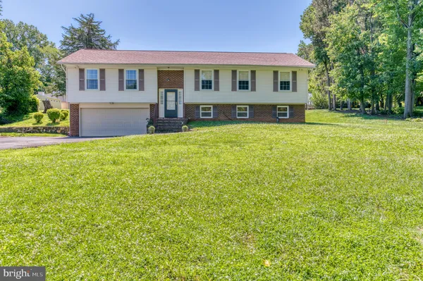 $649,000 | 7077 Westmoreland Drive, Warrenton, VA 20187