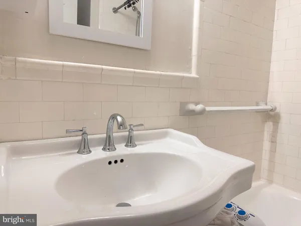 $1,200 | 1324 Locust Street, Unit 1508, Philadelphia, PA 19107