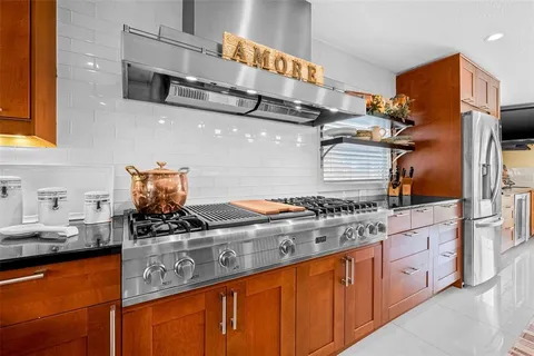 $3,200,000 | 614 Norton Street, Longboat Key, FL 34228