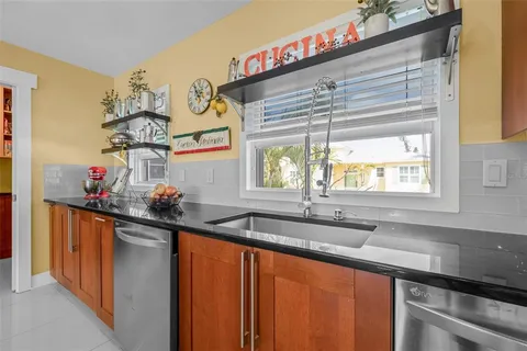 $3,200,000 | 614 Norton Street, Longboat Key, FL 34228
