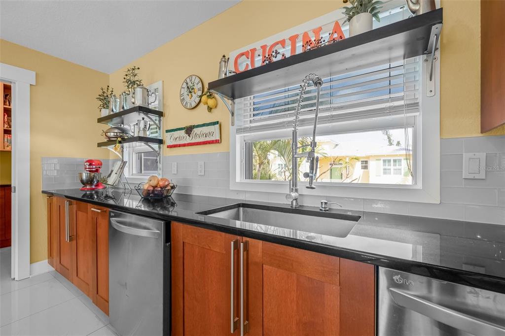 614 Norton Street Longboat Key, FL 34228 - Photo 12 of 46