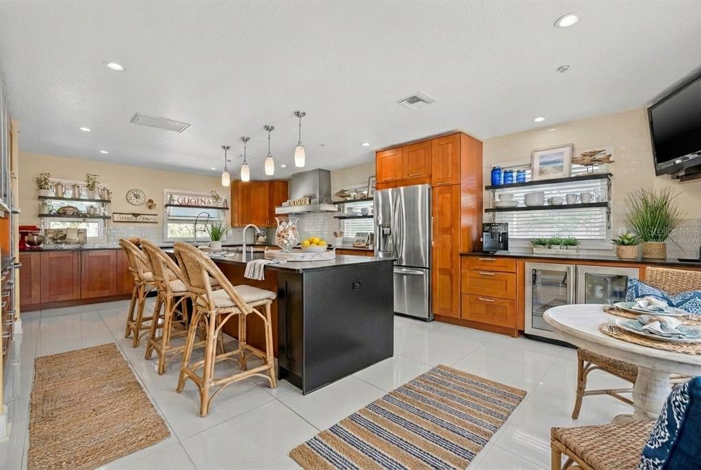 614 Norton Street Longboat Key, FL 34228 - Photo 9 of 46