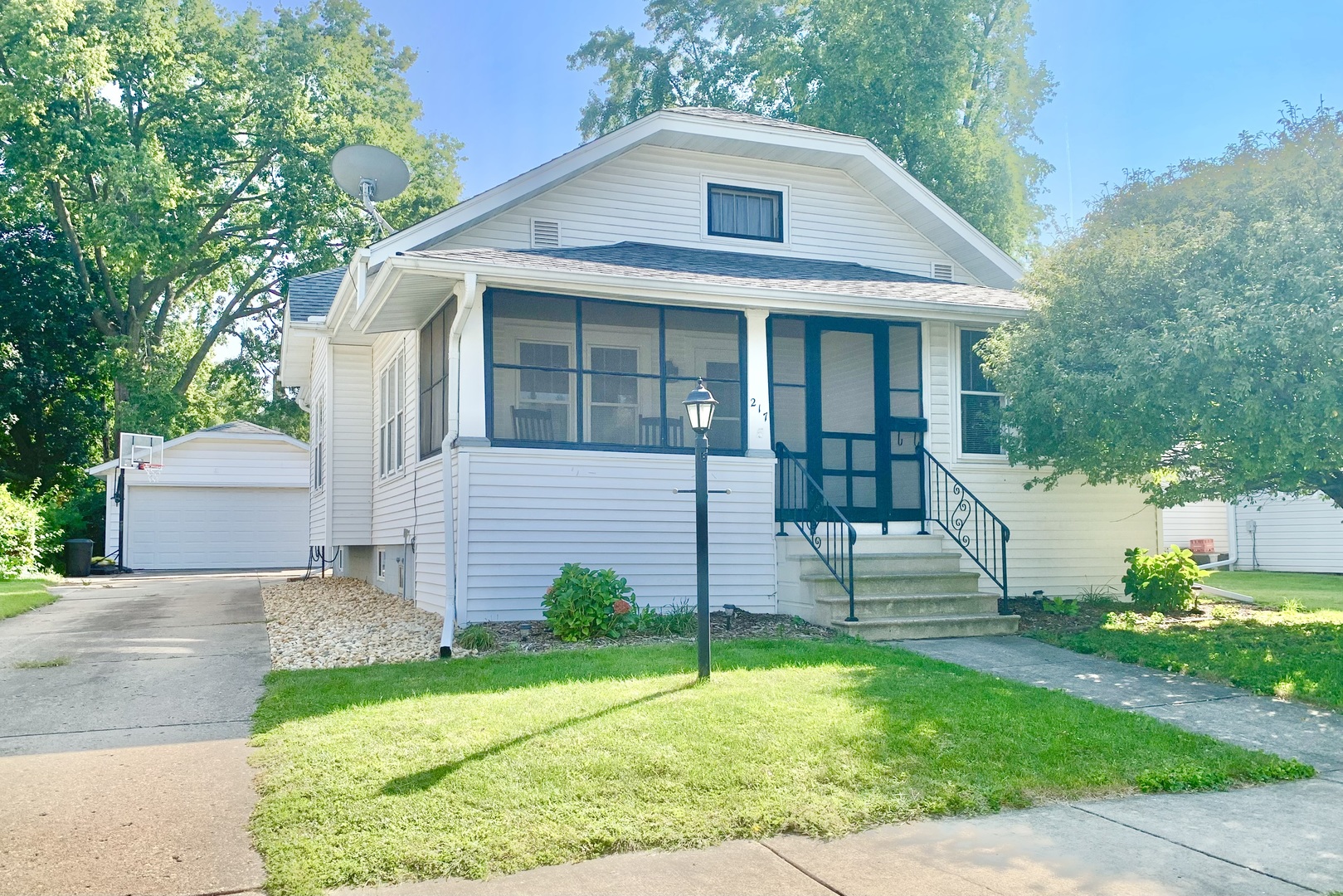 217 West Center Street Ottawa, IL 61350 - Photo 1 of 22