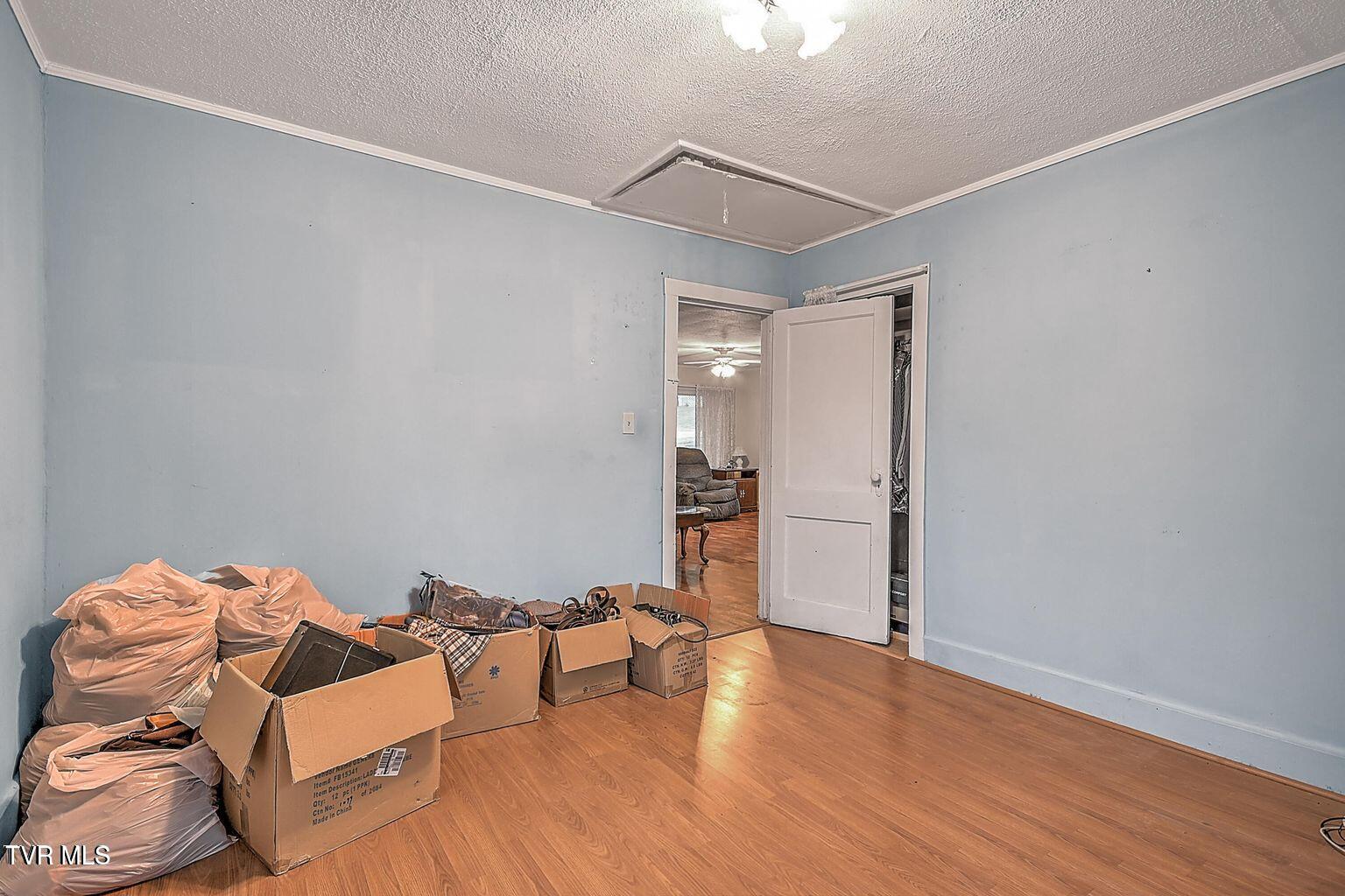 208 Gravely Road Kingsport, TN 37665 - Photo 11 of 25 20240606233317656741000000-o