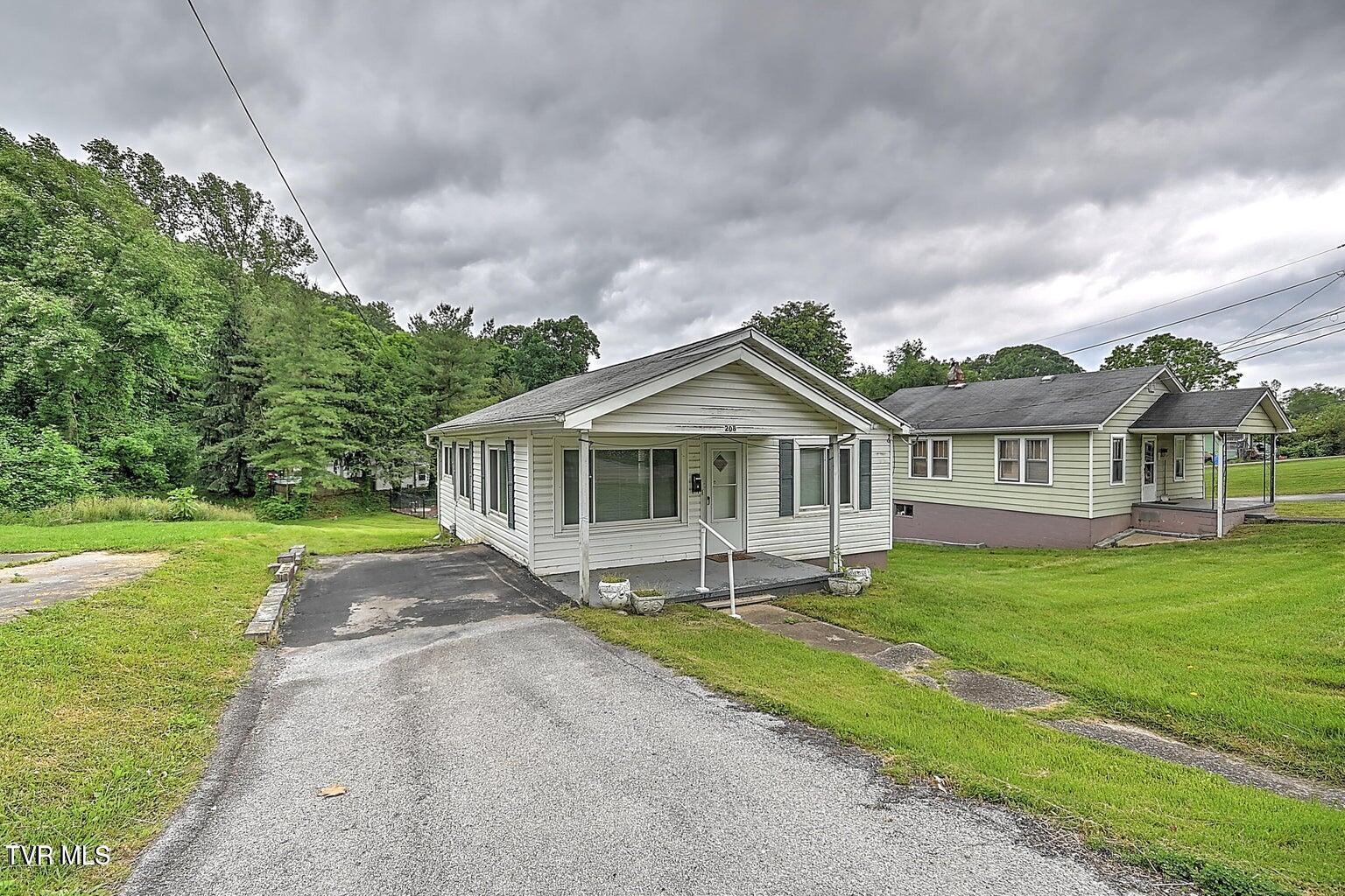 208 Gravely Road Kingsport, TN 37665 - Photo 2 of 25 20240604094620880193000000-o