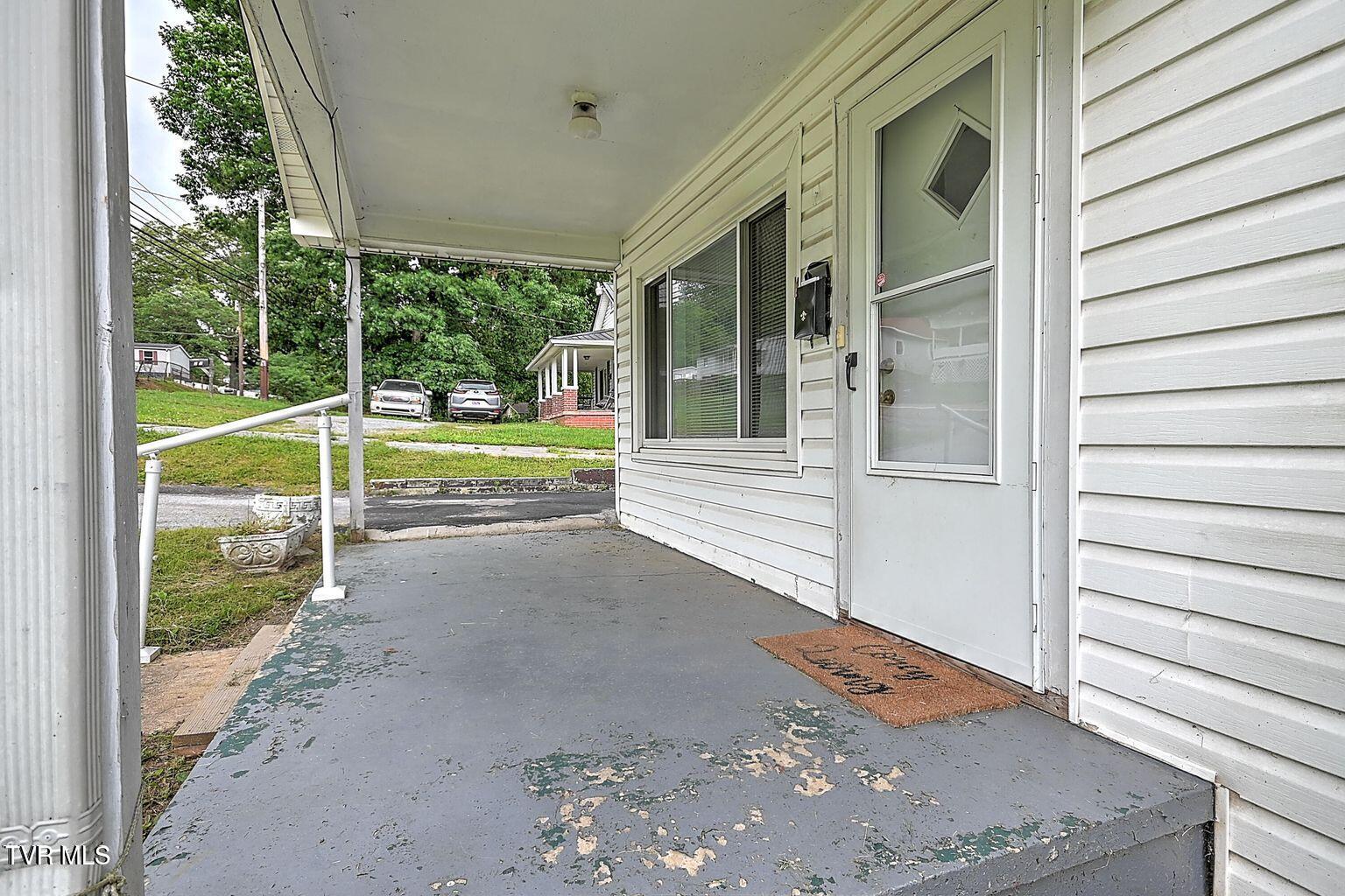 208 Gravely Road Kingsport, TN 37665 - Photo 5 of 25 20240606233155369486000000-o