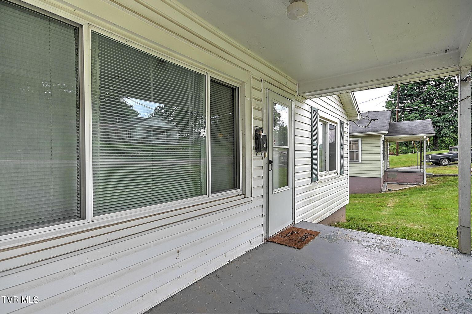 208 Gravely Road Kingsport, TN 37665 - Photo 6 of 25 20240606233135105883000000-o