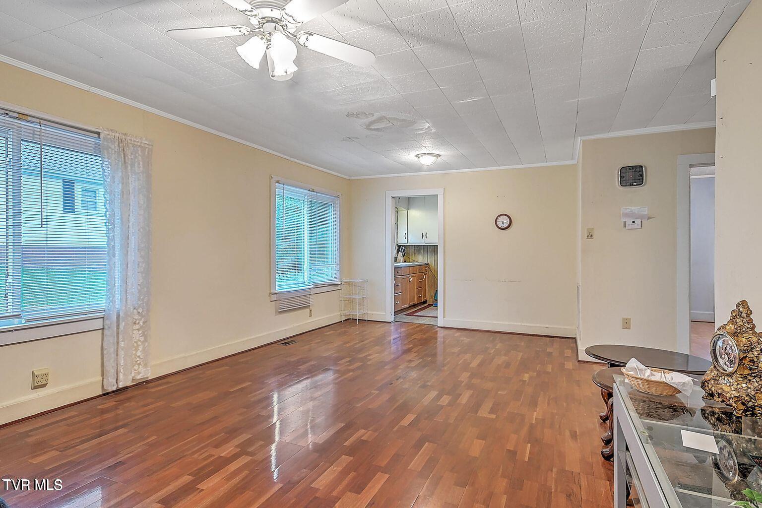 208 Gravely Road Kingsport, TN 37665 - Photo 7 of 25 20240606233212644214000000-o