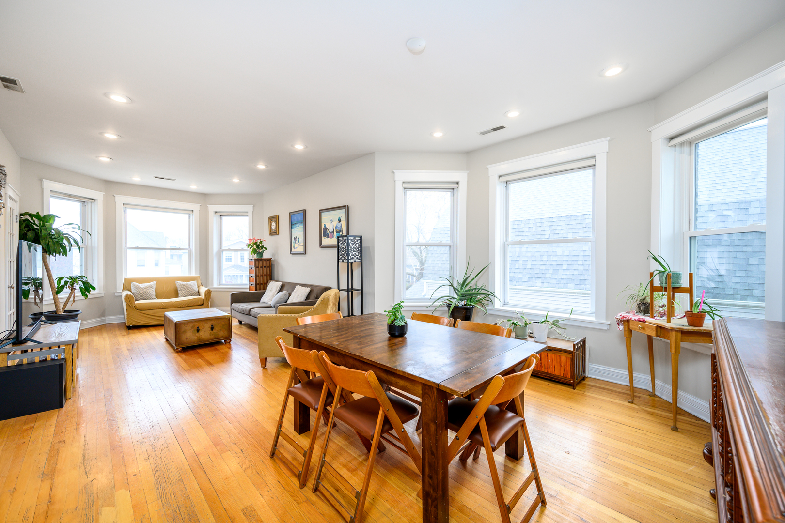 4328 North Springfield Avenue Chicago, IL 60618 - Photo 5 of 28 Gallery Image 5