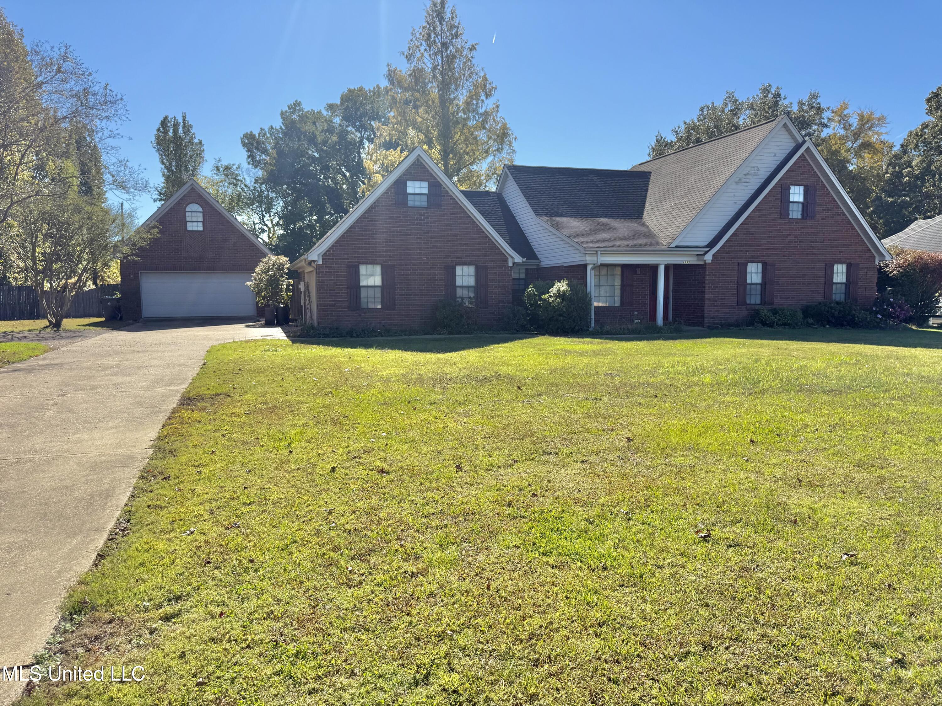1999 Edgewood Boulevard Hernando, MS 38632 - Photo 2 of 52 IMG_1438