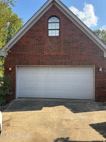 $359,900 | 1999 Edgewood Boulevard, Hernando, MS 38632