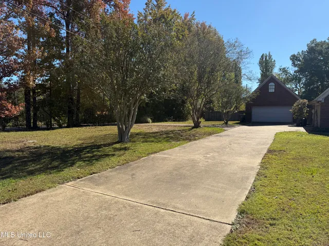 $359,900 | 1999 Edgewood Boulevard, Hernando, MS 38632