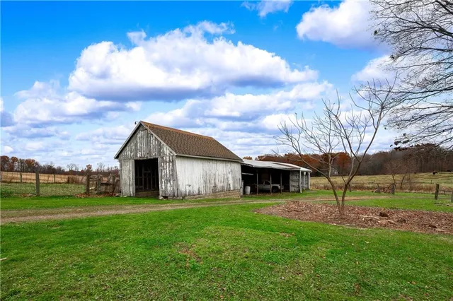 a view of house with a big yard