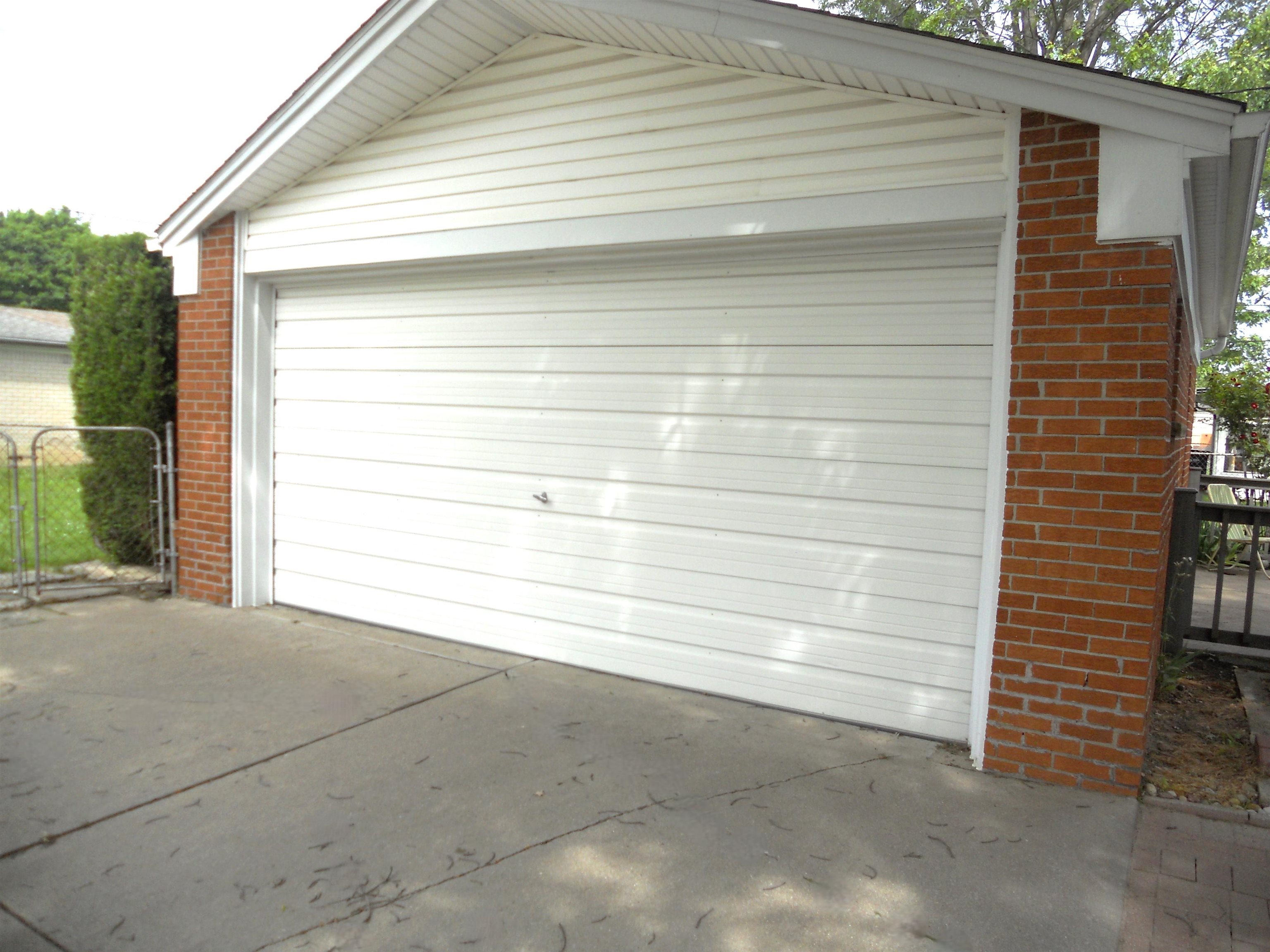 2015 Tarry Drive Sterling Heights, MI 48310 - Photo 37 of 51 50143329-e3fa926b-7fba-4227-a5e3-e98b48b4e32b.JPG