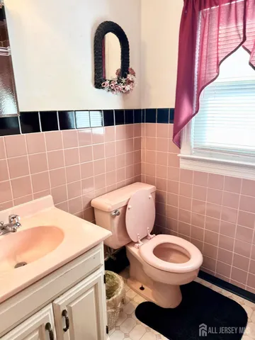 $480,000 | 107 Zoar Place, Middlesex, NJ 08846