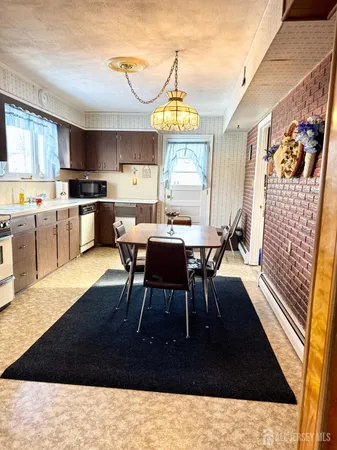 $465,000 | 107 Zoar Place, Middlesex, NJ 08846