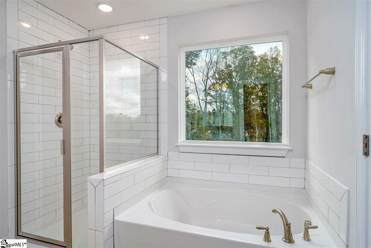 407 Rock Spring Place Simpsonville, SC 29681 - Photo 7 of 18 Gallery Image 7
