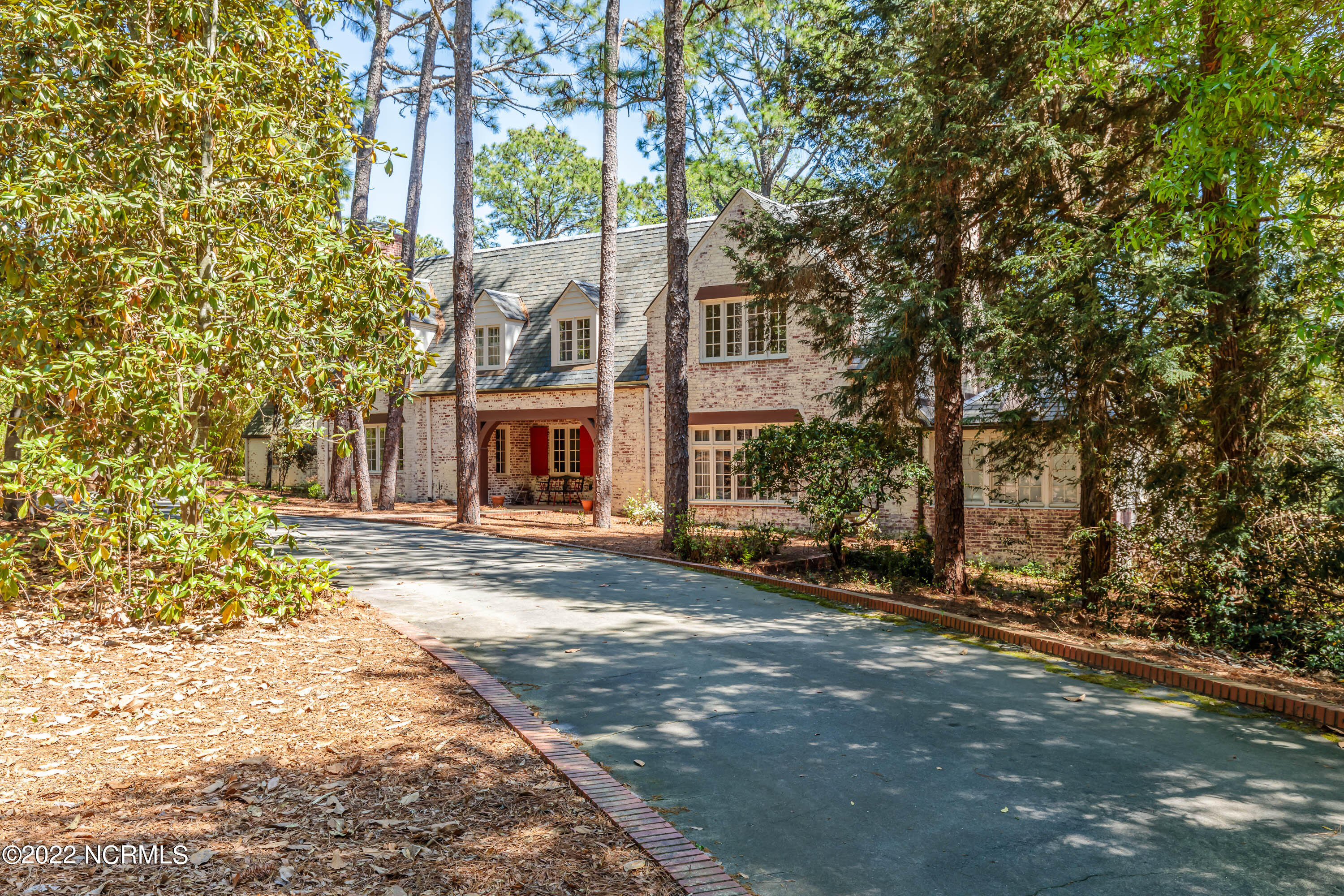 305 Grove Road Southern Pines, NC 28387 - Photo 2 of 27 305 Grove