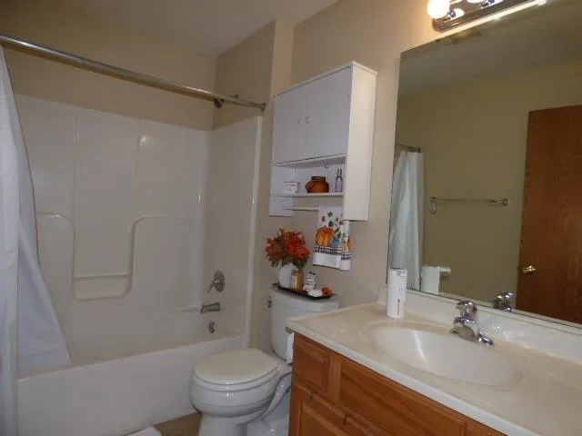 $185,000 | 2528 Edgewood Drive, Beloit, WI 53511