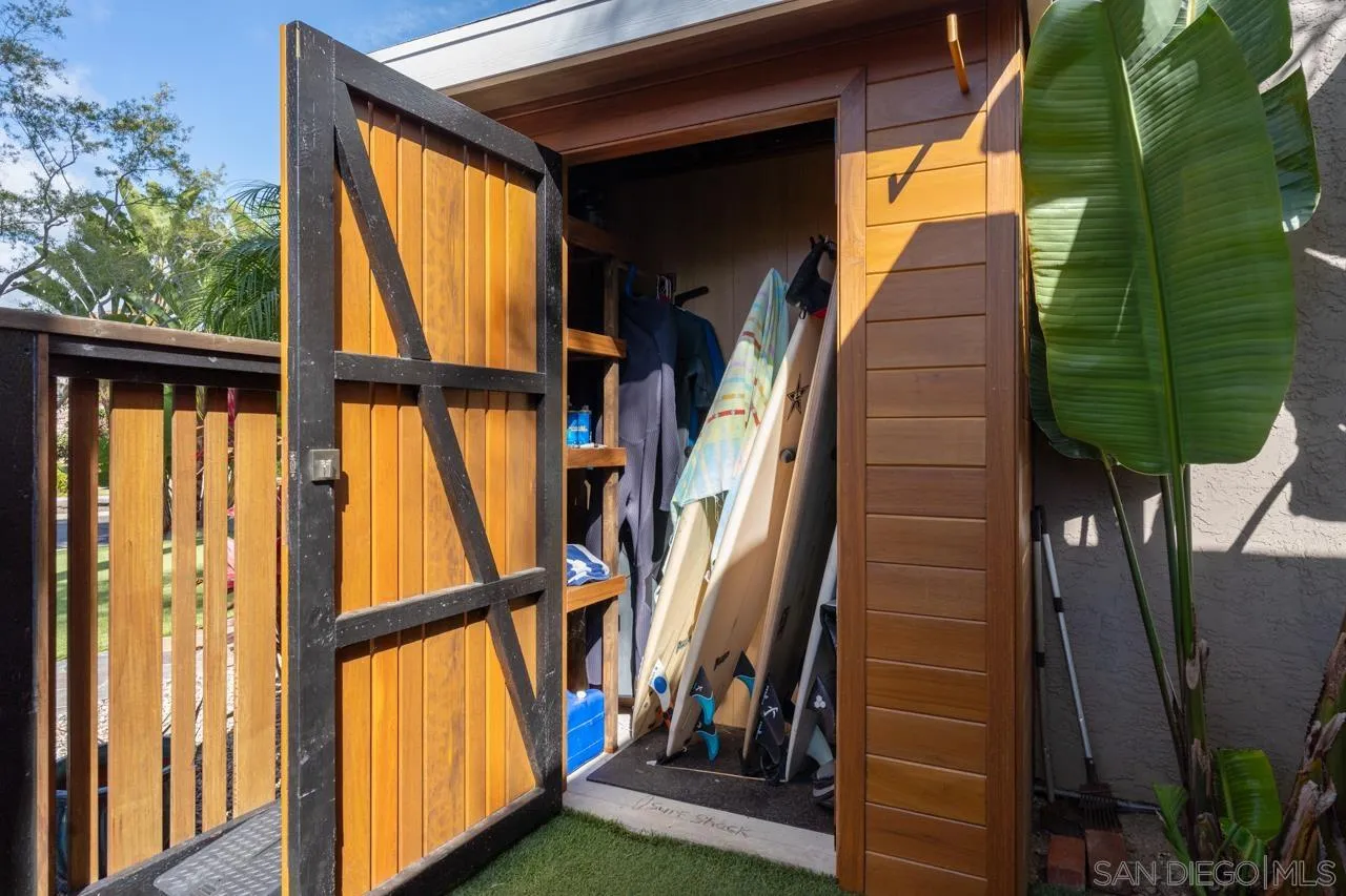 1815 Hawk View Drive Encinitas, CA 92024 - Photo 24 of 51 a view of an entryway