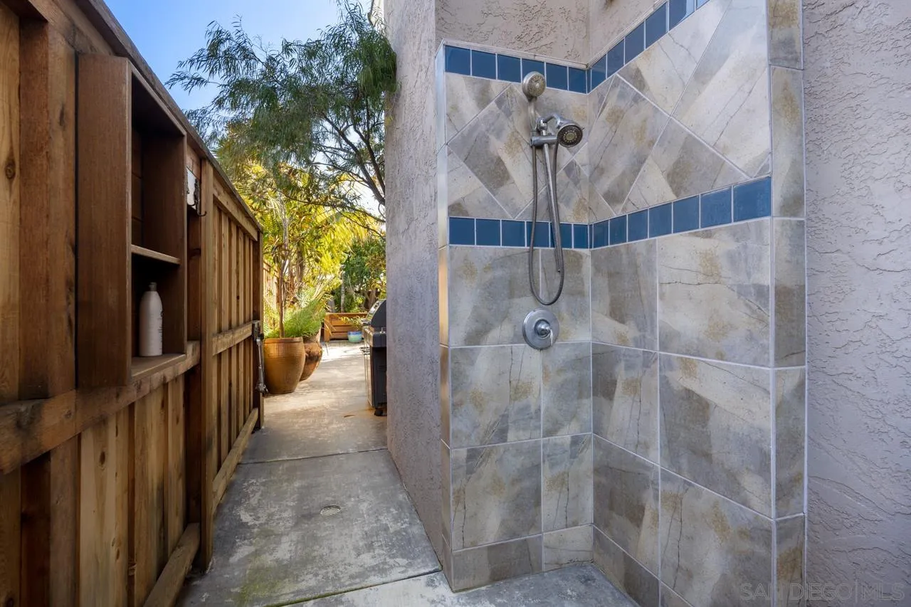 1815 Hawk View Drive Encinitas, CA 92024 - Photo 10 of 51 a view of a bathroom