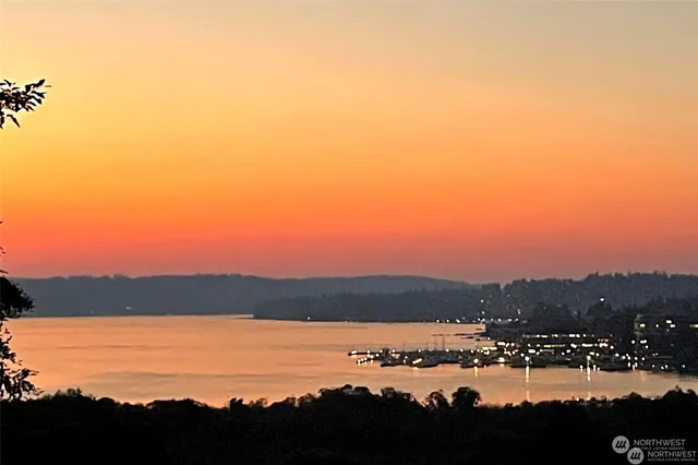 $950,000 | 9878 Northeast 34th Street, Bellevue, WA 98004