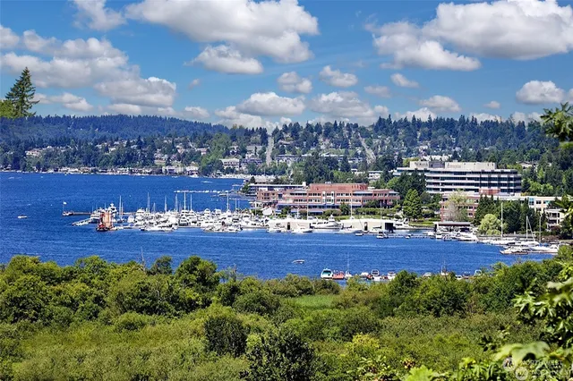 $950,000 | 9878 Northeast 34th Street, Bellevue, WA 98004