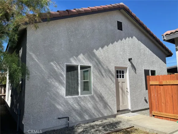 $1,995 | 566 Wamblee Lane, Unit 2, San Jacinto, CA 92582