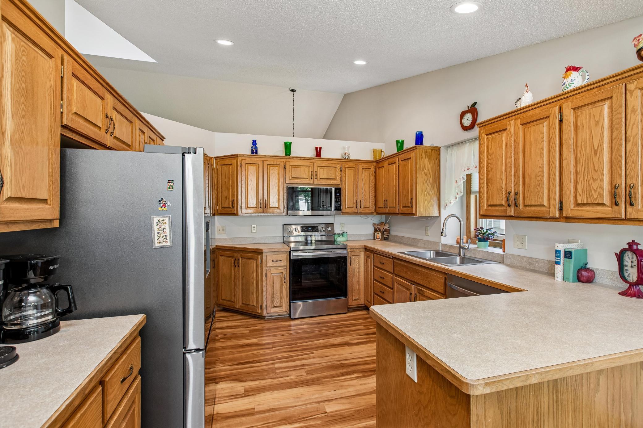 3012 Highpointe Curve Roseville, MN 55113 - Photo 9 of 32 Gallery Image 9