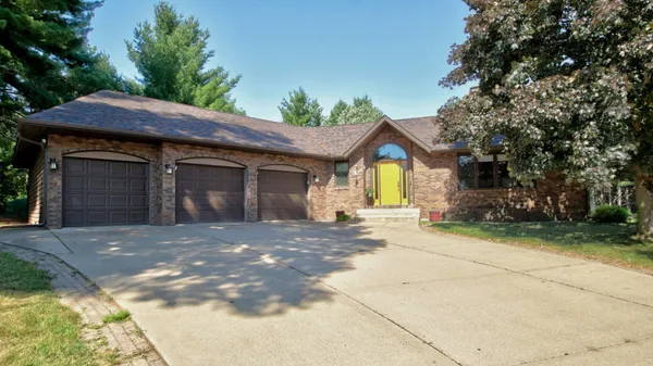 $465,000 | 884 Windsor Forest Drive, Altoona, WI 54720