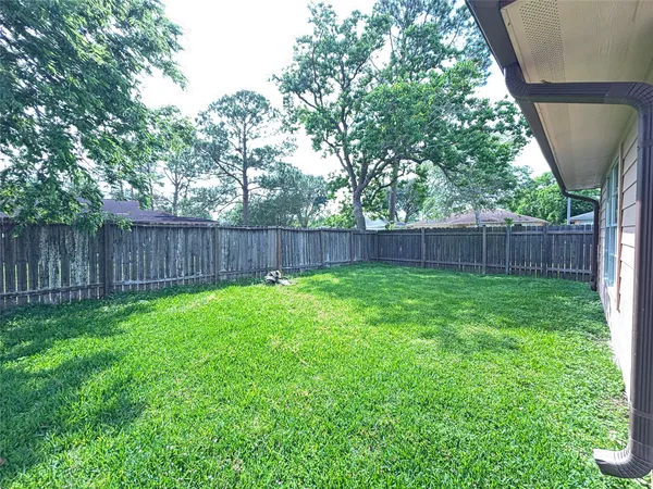$2,200 | 16610 Forest Bend Avenue, Friendswood, TX 77546