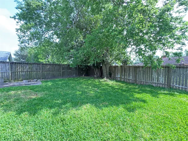 $2,200 | 16610 Forest Bend Avenue, Friendswood, TX 77546