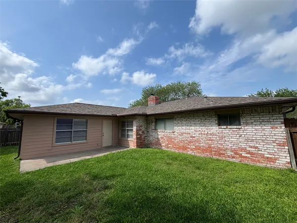 $2,200 | 16610 Forest Bend Avenue, Friendswood, TX 77546